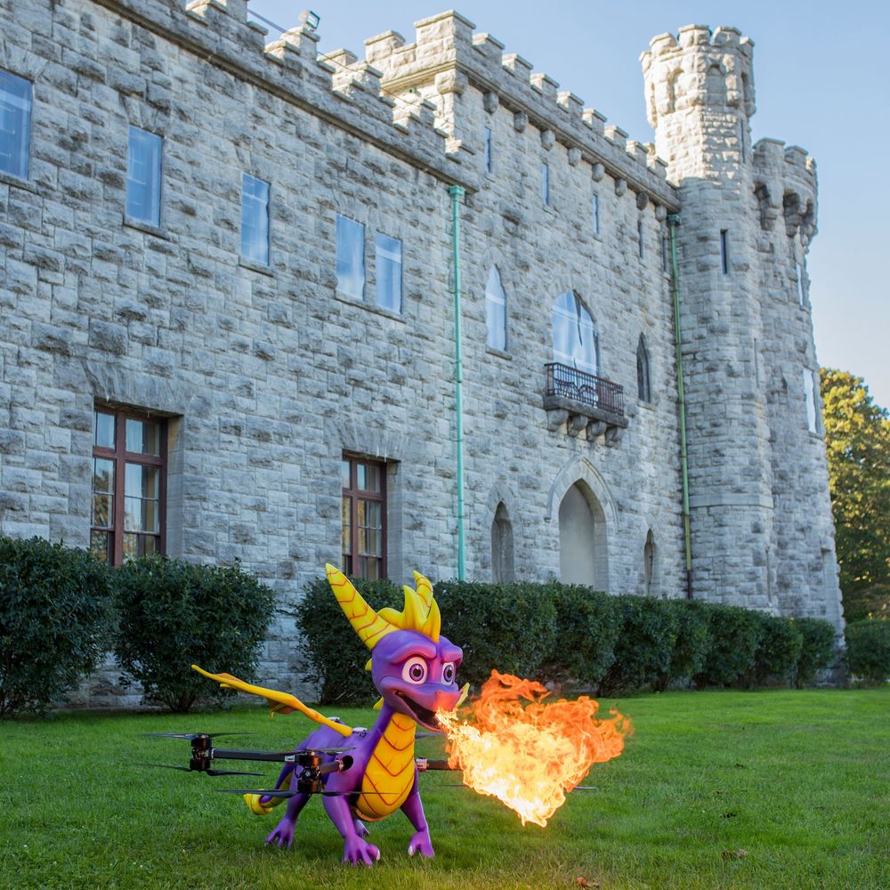 Un drone Spyro consegnerà Spyro Reignited Trilogy a Snoop Dogg.jpg Un drone Spyro consegnerà Spyro Reignited Trilogy a Snoop Dogg.jpg